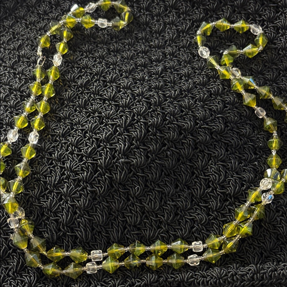 Elegant vintage green and Clear Beaded Necklace